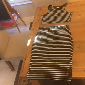 Black and white stripe set